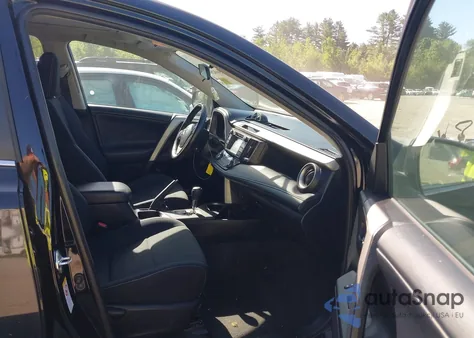 2016 Toyota Rav4 Xle z USA, uszkodzony, nr VIN 2T3RFREV5GW434483